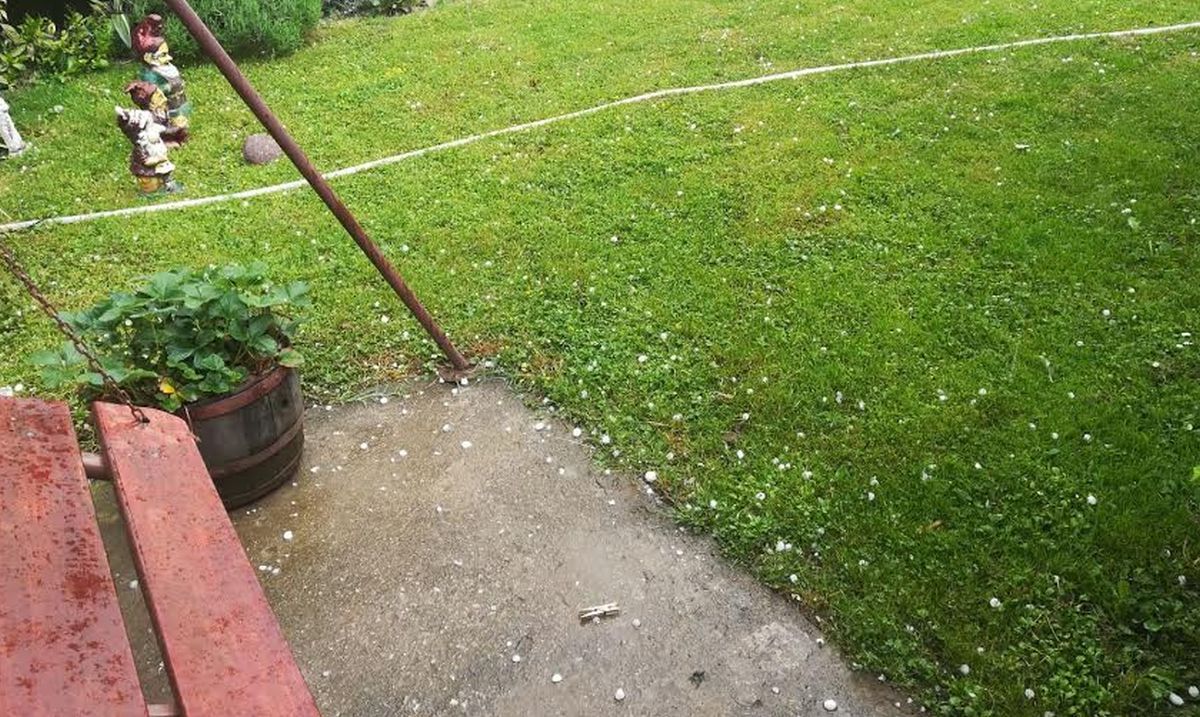 VIDEO Veliko nevrijeme zahvatilo Slavoniju, u Daruvaru padala tuča veličine oraha