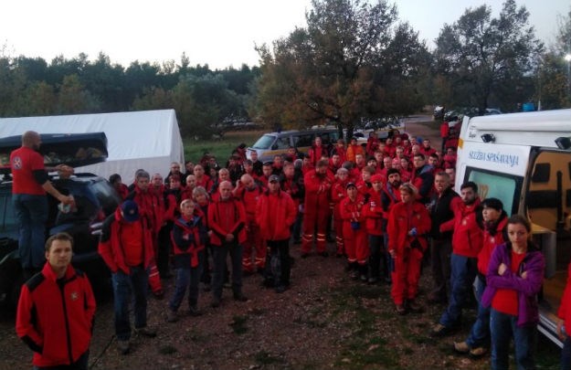 FOTO Traje najveća potraga u Hrvatskoj, više od 260 ljudi traži nestalog na Velebitu