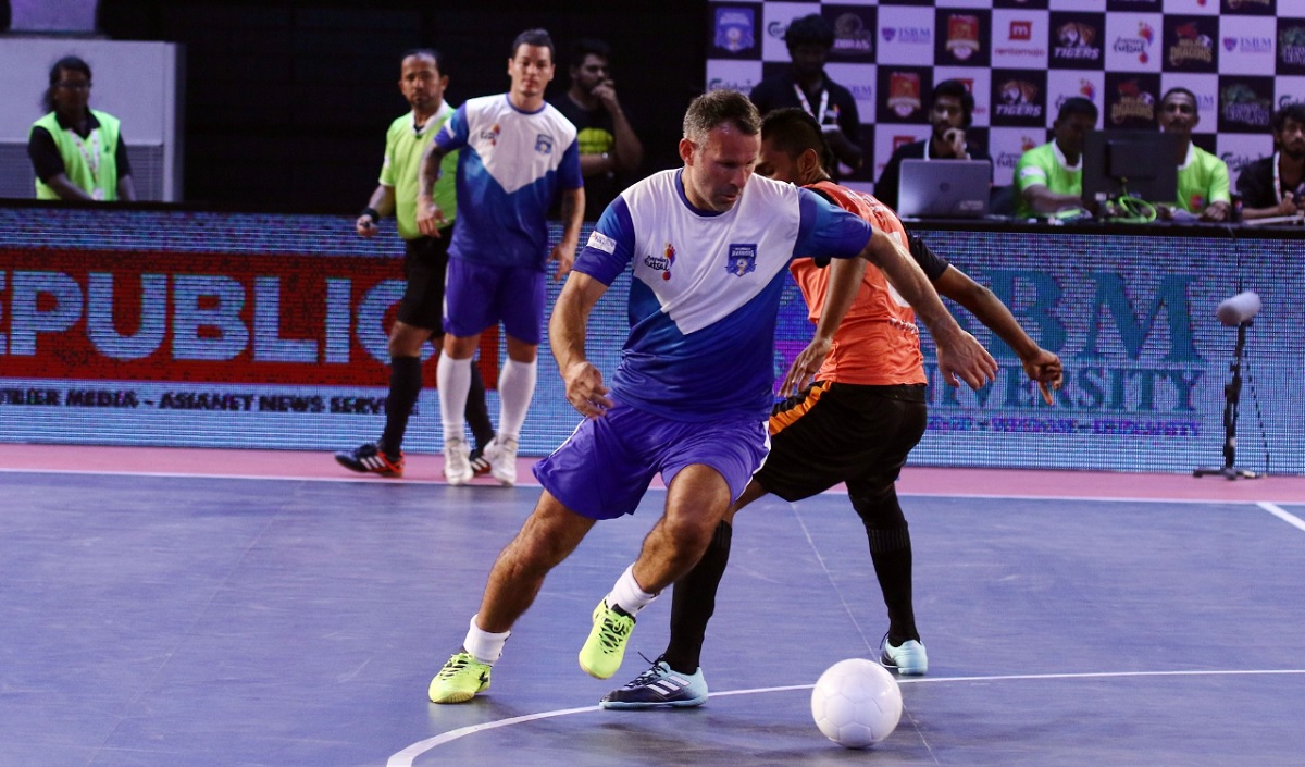 MAJSTOR OSTAJE MAJSTOR Pogledajte strašnu golčinu Ryana Giggsa na futsalu