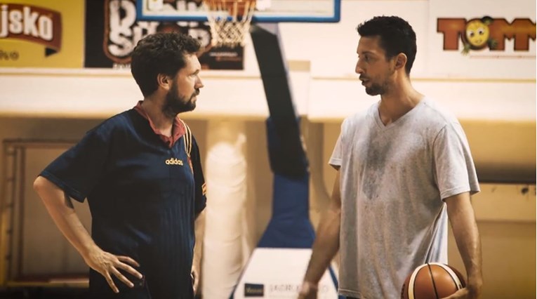 OVAJ VIDEO DANAS NE SMIJETE PROPUSTITI Roko Ukić objašnjava košarku Izborniku Deni