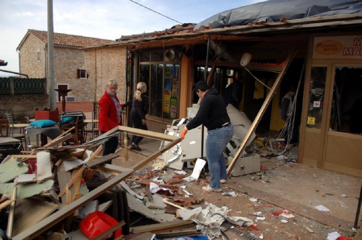 U Istri raznijeli bankomat, novac letio na sve strane
