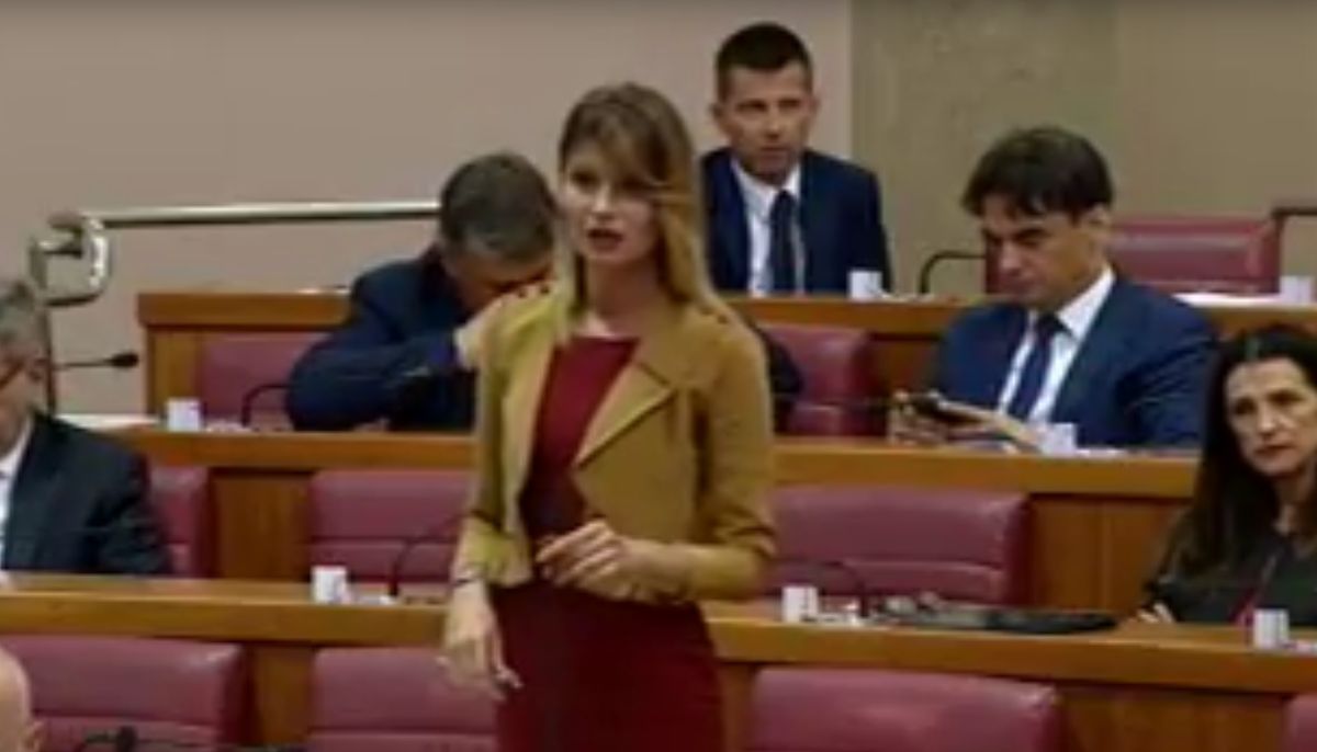 Glasovac Plenkoviću: Cveta cveće samo u Vaše preduzeće