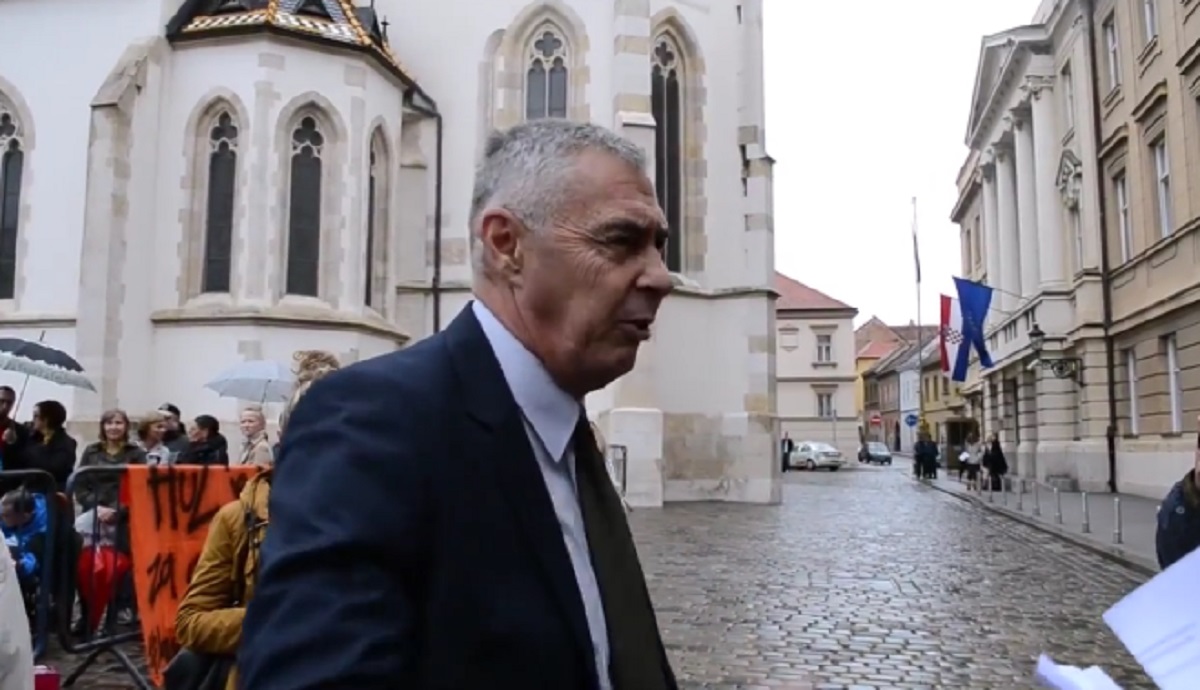 VIDEO Glasnović podivljao na prosvjednike na Markovom trgu: "Štitite Crvene kmere, ne zajebavajte me"