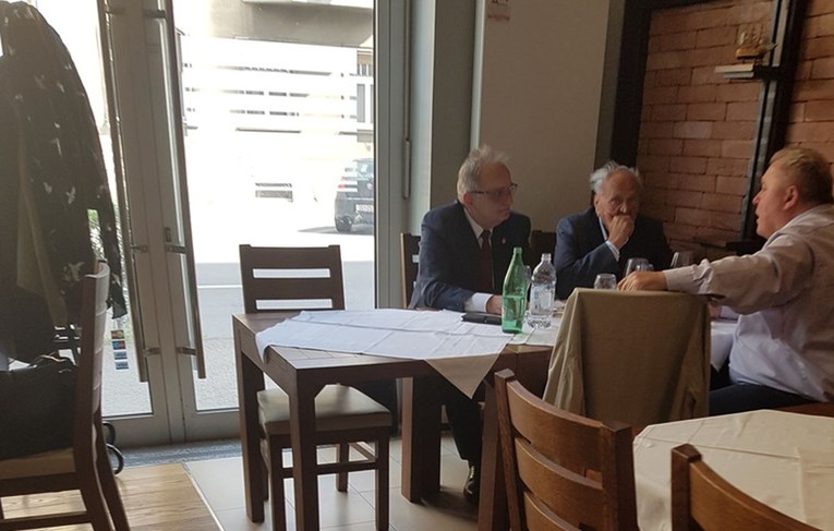 FOTO Uhvatili smo Glavaša i Manolića u restoranu, o čemu njih dvojica mogu pričati?