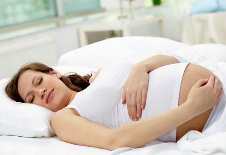 Spavanje na leđima u zadnjem tromjesečju nije zdravo  za bebu