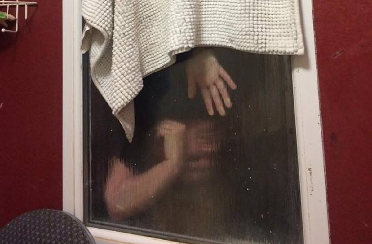 "Bacila je govno kroz prozor pa ga pokušala dohvatiti, a onda se zaglavila..."
