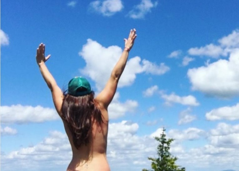 FOTO Oni slave: Avanturisti objavljuju svoje gole fotke iz planina