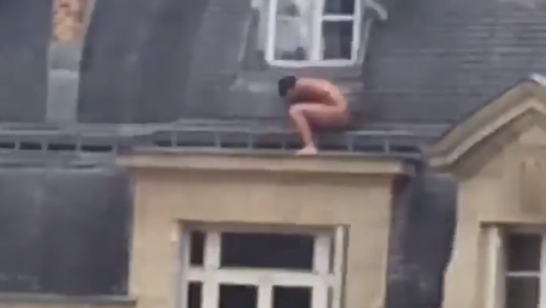 VIDEO Uhvaćen na djelu: Muž banuo doma, a ljubavnik gol skočio kroz prozor