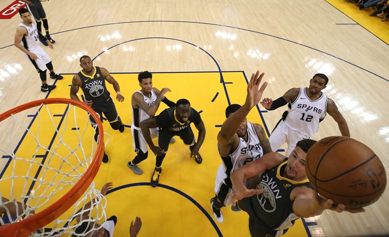 Warriorsi rutinski slomili Spurse, serija seli u San Antonio