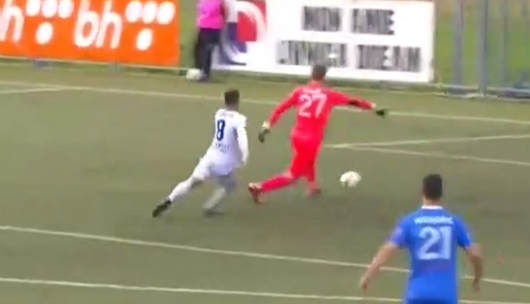 LIGAŠKI DEBI IZ PAKLA Mladi bosanski golman driblao protivničkog igrača, primio gol pa se rasplakao od muke