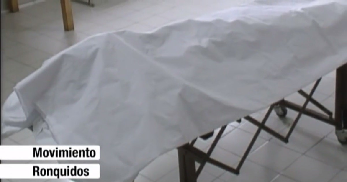 Tri doktora potvrdila smrt zatvorenika, on počeo hrkati prije obdukcije