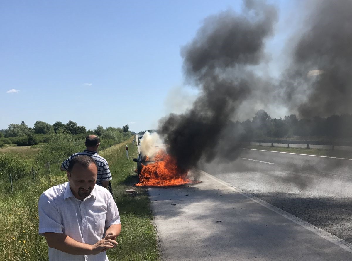 VIDEO: POGLEDAJTE BUKTINJU Na autocesti Goričan - Zagreb gori automobil