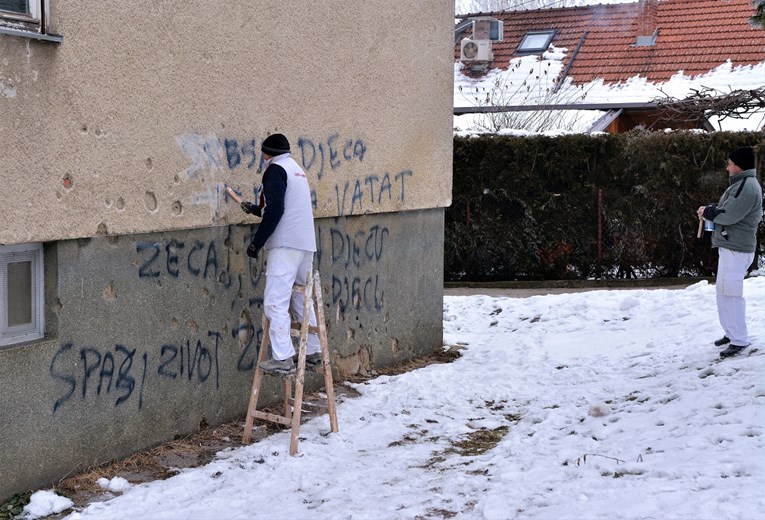 FOTO Napokon uklonili grafit u Karlovcu koji poziva na ubijanje srpske djece