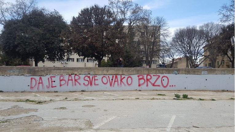 U Splitu već danima traje rat komunalaca i nepoznatog autora grafita. Oni prebrišu, on napiše ponovo