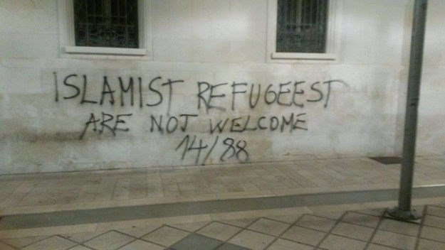 Neonacistički grafiti protiv izbjeglica osvanuli u Splitu, policija istražuje zajednicu na Facebooku