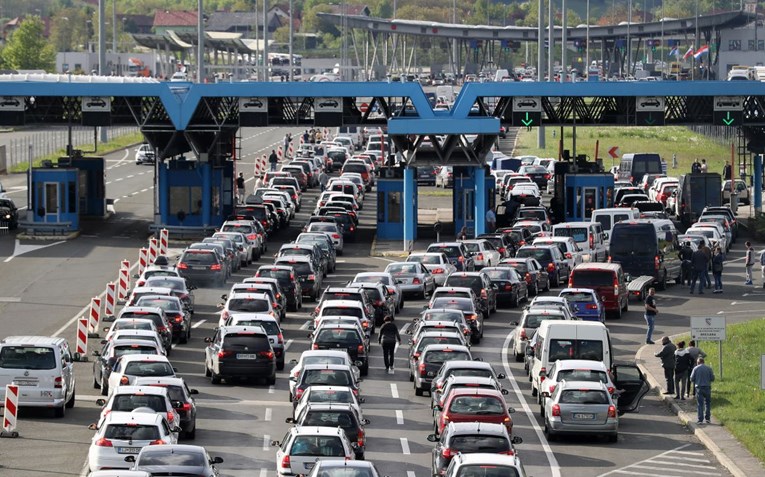OPET GUŽVE NA GRANICAMA Slovenci unatoč dogovoru i dalje zadržavaju automobile