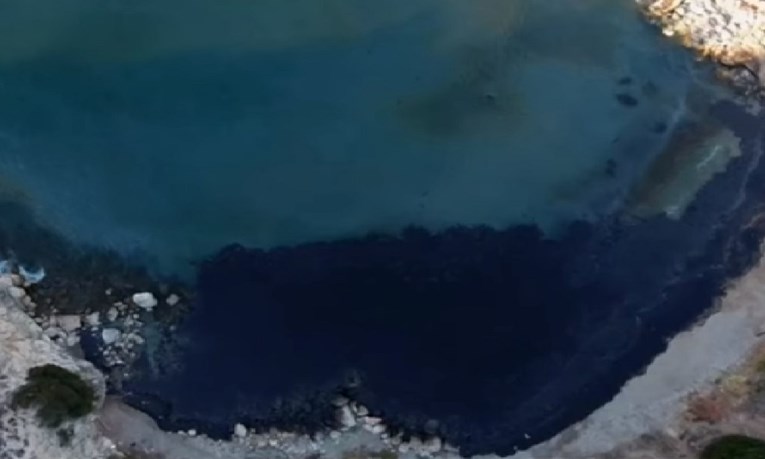 VIDEO Ekološka katastrofa u Grčkoj: Potonuo tanker s više od 2000 tona nafte