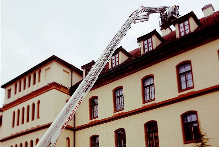 Izbio požar u zgradi Zagrebačke nadbiskupije, dvije osobe se nagutale dima