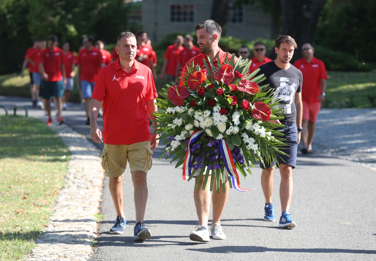Najbolji hrvatski košarkaši zapalili svijeće za Dražena i Krešu