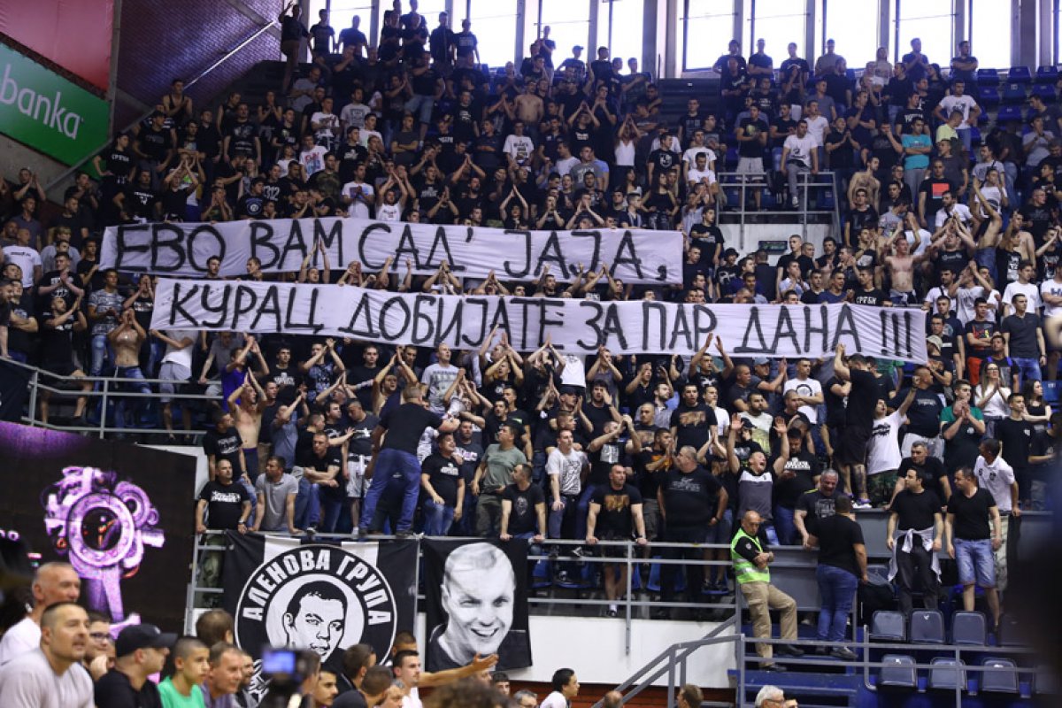 Kaos u Beogradu: Grobari jajima napali Delije u Pioniru