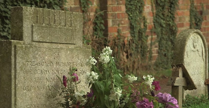 VIDEO Nakon 70 godina riješila je misterij tko ostavlja cvijeće na grobu njenog brata