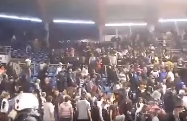 VIDEO Grobari tukli navijače koji su zviždali tijekom minute šutnje za ubijenog vođu navijača