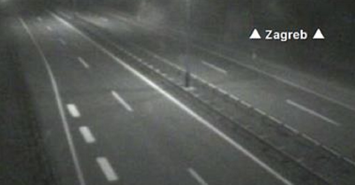 Terencem pokušao izgurati policiju s autoceste pa sletio u kanal, 12 ozlijeđenih
