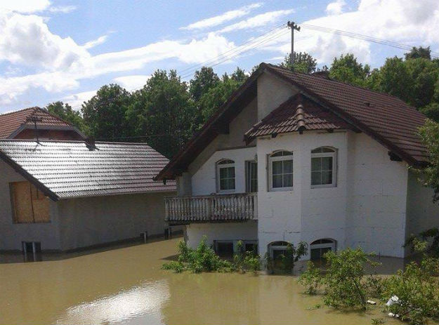 Ministarica zadovoljna obnovom, Gunjanac poziva: Pogledajte, prozori su mi puni vode