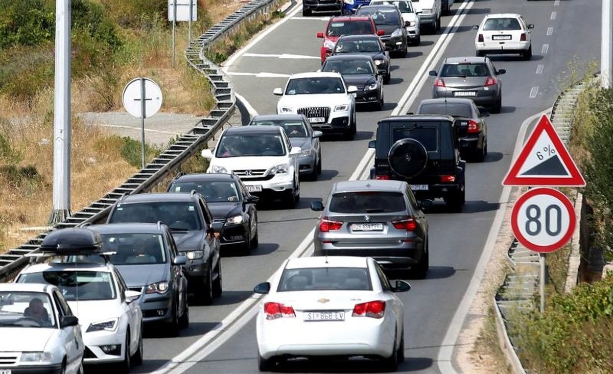 KAOS NA CESTAMA Kilometarske kolone diljem zemlje, gužve na autocestama, Omiš blokiran