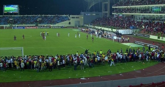 Navijači na pola sata prekinuli polufinale Afričkog kupa nacija, Gana slavila protiv domaćina