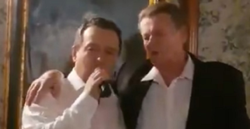 VIDEO Twitterom se širi snimka Dačića i Titovog unuka kako zagrljeni pjevaju partizansku pjesmu