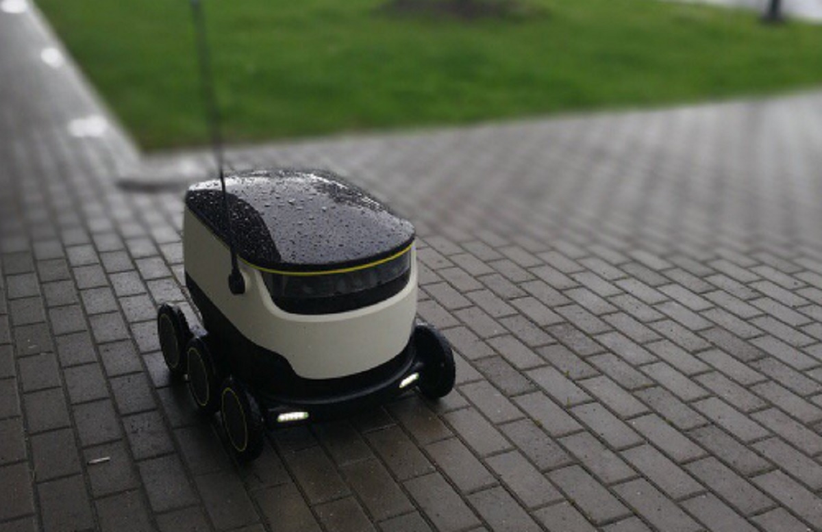 Dok su naši zastupnici prodavali plaže, estonski su mijenjali svijet - dopustili robote na ulicama