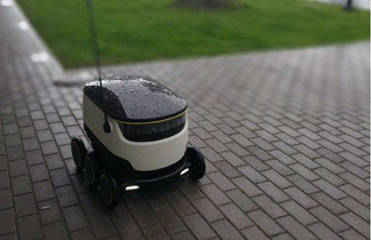 Dok su naši zastupnici prodavali plaže, estonski su mijenjali svijet - dopustili robote na ulicama
