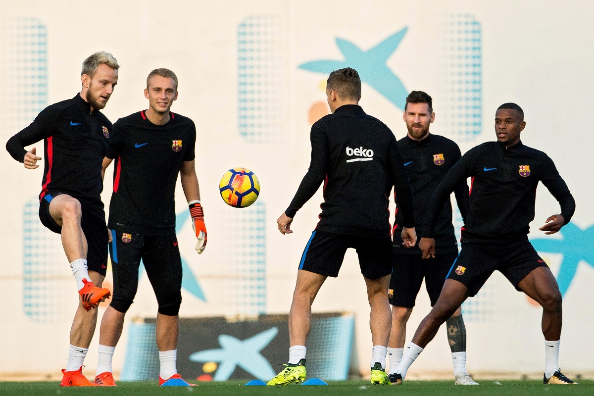BARCELONA OGORČENA "OTMICOM" RAKITIĆA Upali su im na trening i odveli 11 igrača