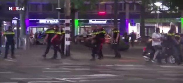 Neredi u Haagu, premijer poručuje: "Mladež je retardirana"