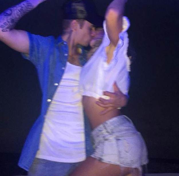 Bieber uplovio u 2016. vrućim poljupcima s dugonogom manekenkom