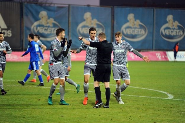 U Hajduku opet bijesni: "Lakrdija! Sudac je imao naredbu da nas pokrade i oslabi za derbi s Dinamom"