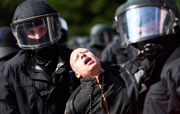 Sukobi prosvjednika i policije u Hamburgu traju, iako je summit G20 gotov