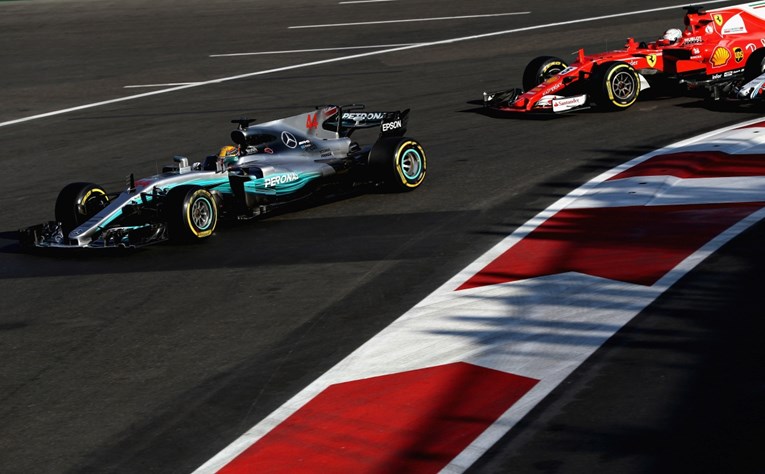 FIA pokrenula istragu incidenta između Hamiltona i Vettela