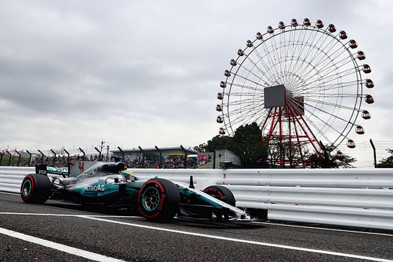 LETEĆI HAMILTON Britanac osvojio pole position u Japanu i srušio Schumacherov rekord