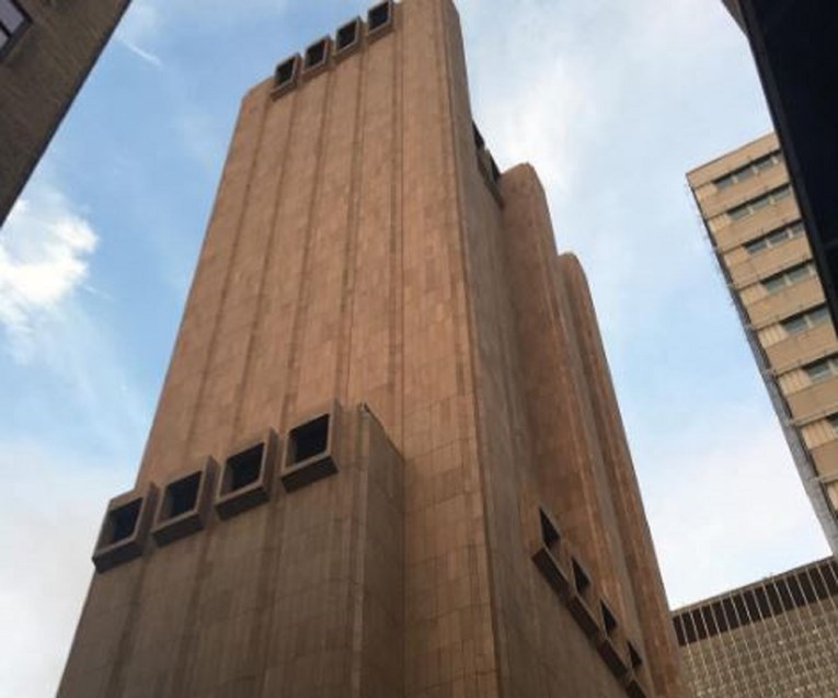 Tom Hanks objavio fotku "najstrašnije zgrade koju je vidio", a kad je vidite bit će vam jasno zašto
