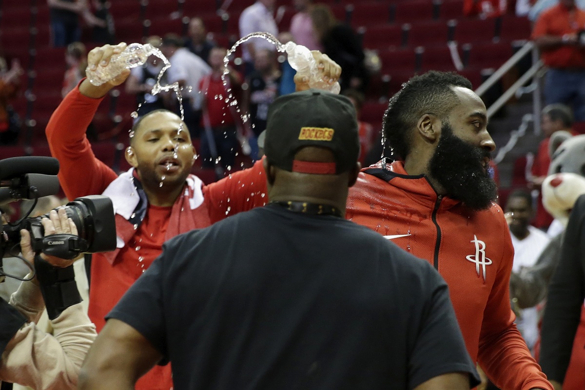 ČUDO ZVANO HARDEN U cijeloj povijesti NBA-a ovo je napravio samo legendarni Wilt Chamberlain