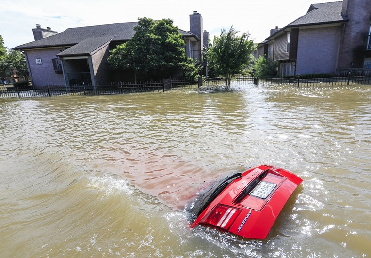 Bijela kuća će hitno zatražiti 5,9 milijardi dolara za pomoć žrtvama uragana Harvey