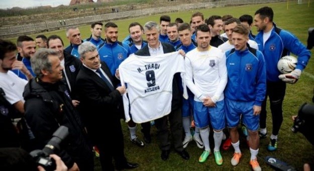 Svemoćni predsjednik Kosova posjetio reprezentativce pred Hrvatsku i pozvao naciju da bude uz njih