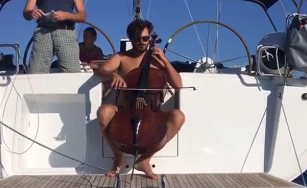 VIDEO Stjepan Hauser na Kornatima zasvirao za poginule vatrogasce