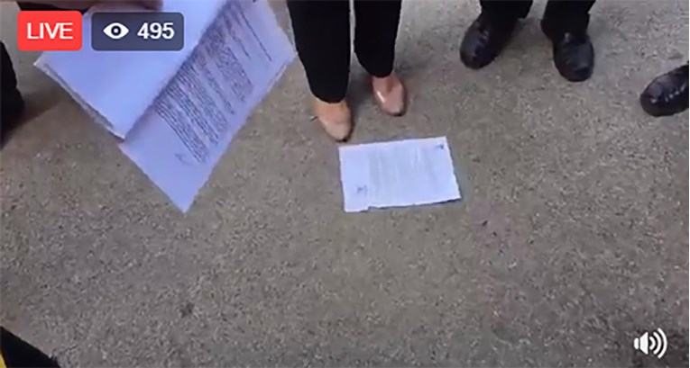 VIDEO - "POBJEDA, POBJEDA" Aktivisti spriječili deložaciju obitelji Smrtić  u Čakovcu
