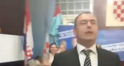 VIDEO HDZ opet briljira: Gradonačelnik urla uz harmoniku, čiča iza njega uživa u pizzi