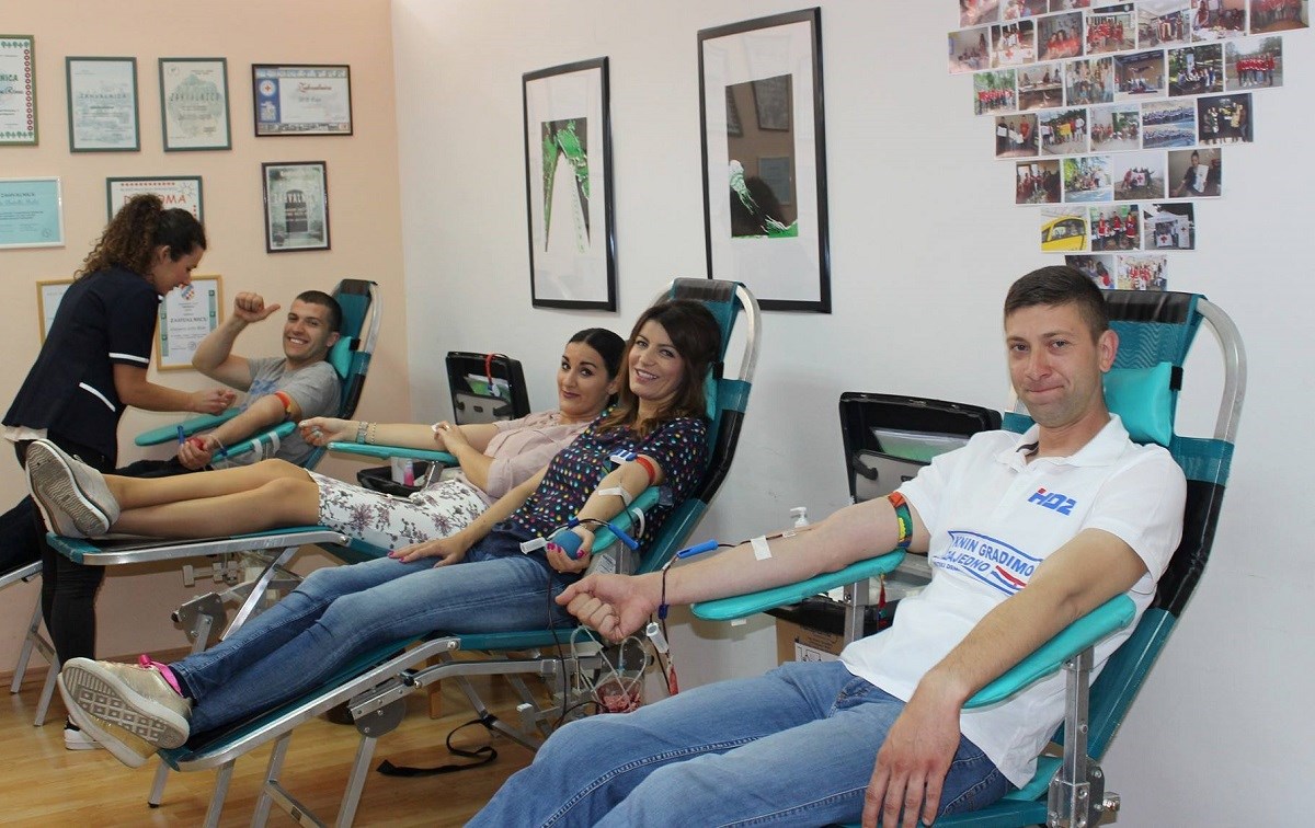 SRAMOTA "Nepristrani" Crveni križ u Kninu sudjeluje u HDZ-ovoj kampanji