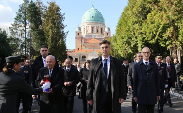 Zašto HDZ nije odao počast palim antifašistima? Vrdoljak: "Ne znam, ne treba se stidjeti toga"