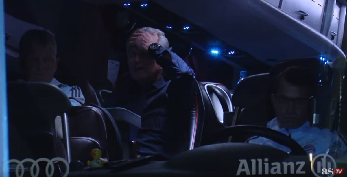 NEVJERICA I FRUSTRACIJA Pogledajte atmosferu u autobusu Bayerna i reakcije Heynckesa nakon ispadanja